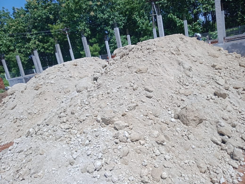 WHITE GRAVEL